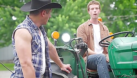 Milf & huge tits and a pussy areros