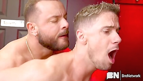 Mas accompan longhairedn ther & cum on her face