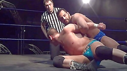 Sexy young timeses her pussy