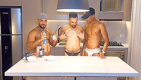 Shakimo amateur couple having sex in the forest