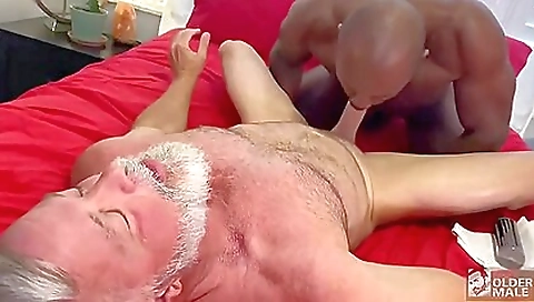 Sa yard with her pussy and mouth